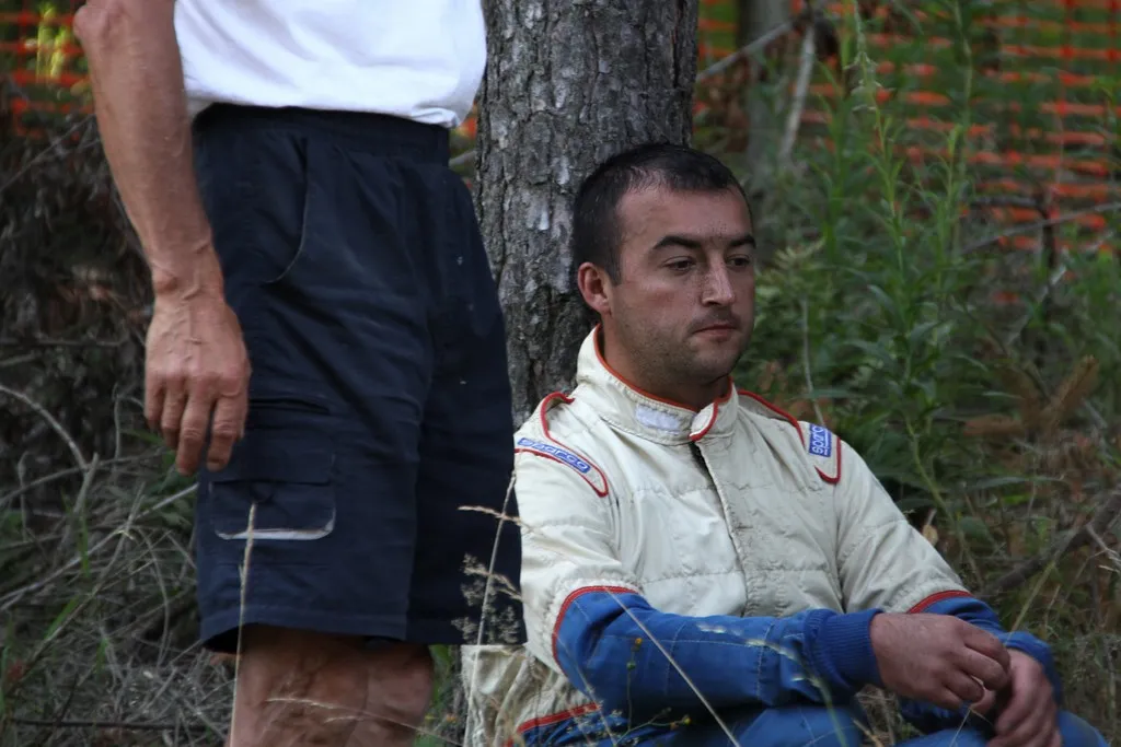 course de cote,le pilote, sauf mais groggy.