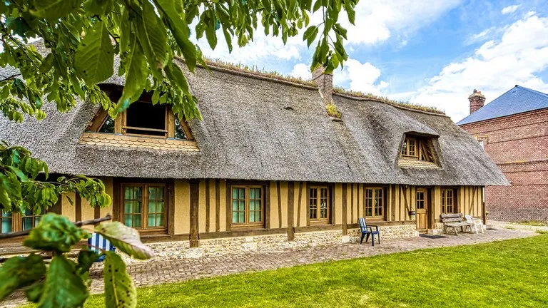 une des images de face du gite, le matin quand tout dort encore un peu.
